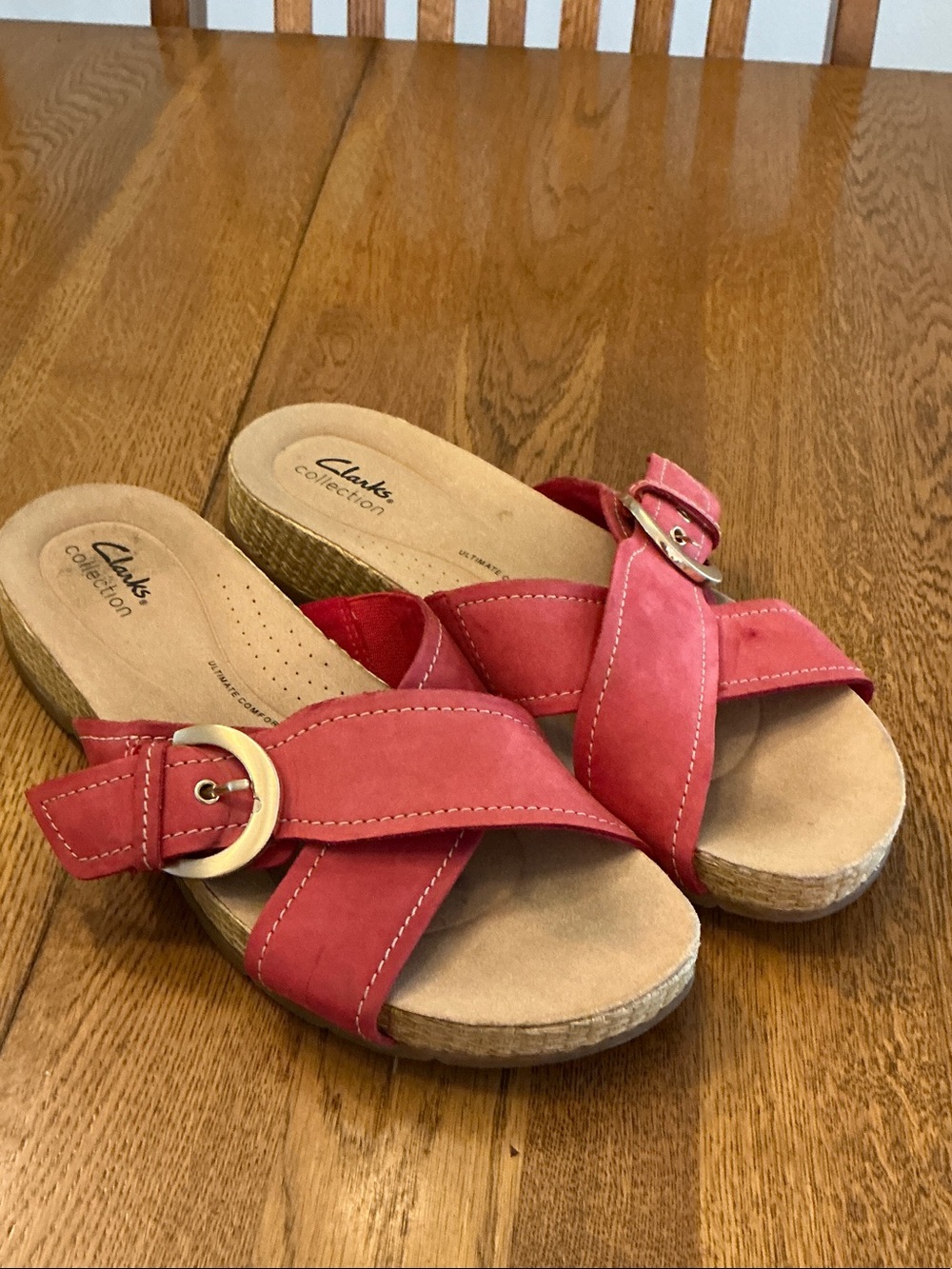 Woman’s Clarks Red Cross strap sandal. Size 10. Gold buckle is adjustable. Cute - Picture 1 of 9